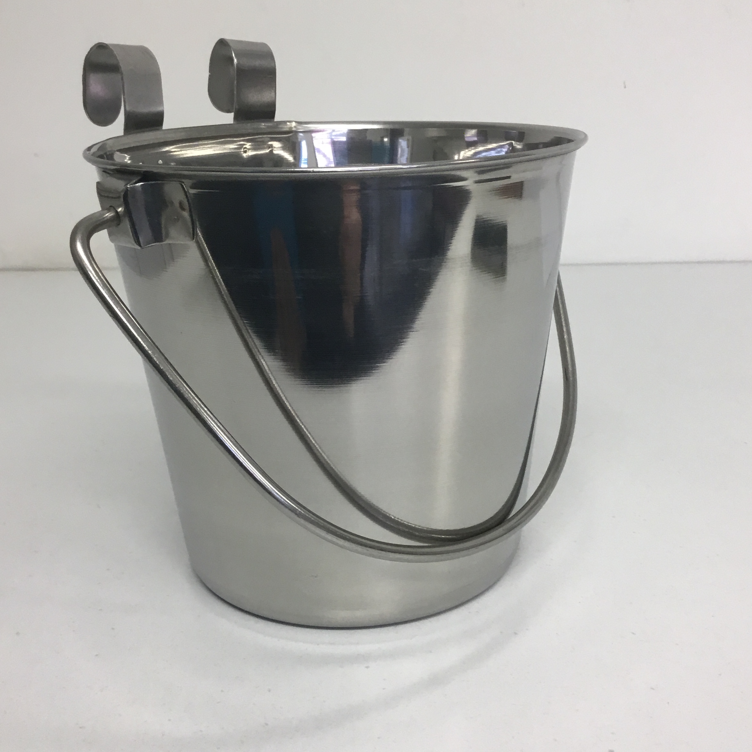1.89LT FLAT BACK STAINLESS STEEL BUCKET W/HOOKS 1.89LT FLAT BACK STAINLESS STEEL BUCKET W/HOOKS