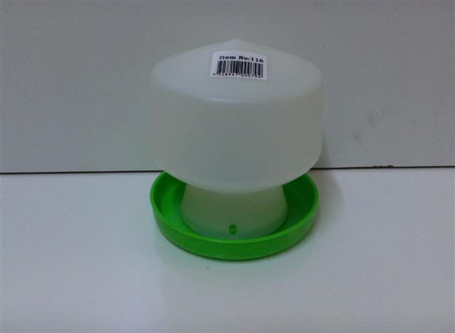 AVICO BALL TYPE WATERER 1.3L. (GREEN & WHITE) POULTRY - Click Image to Close