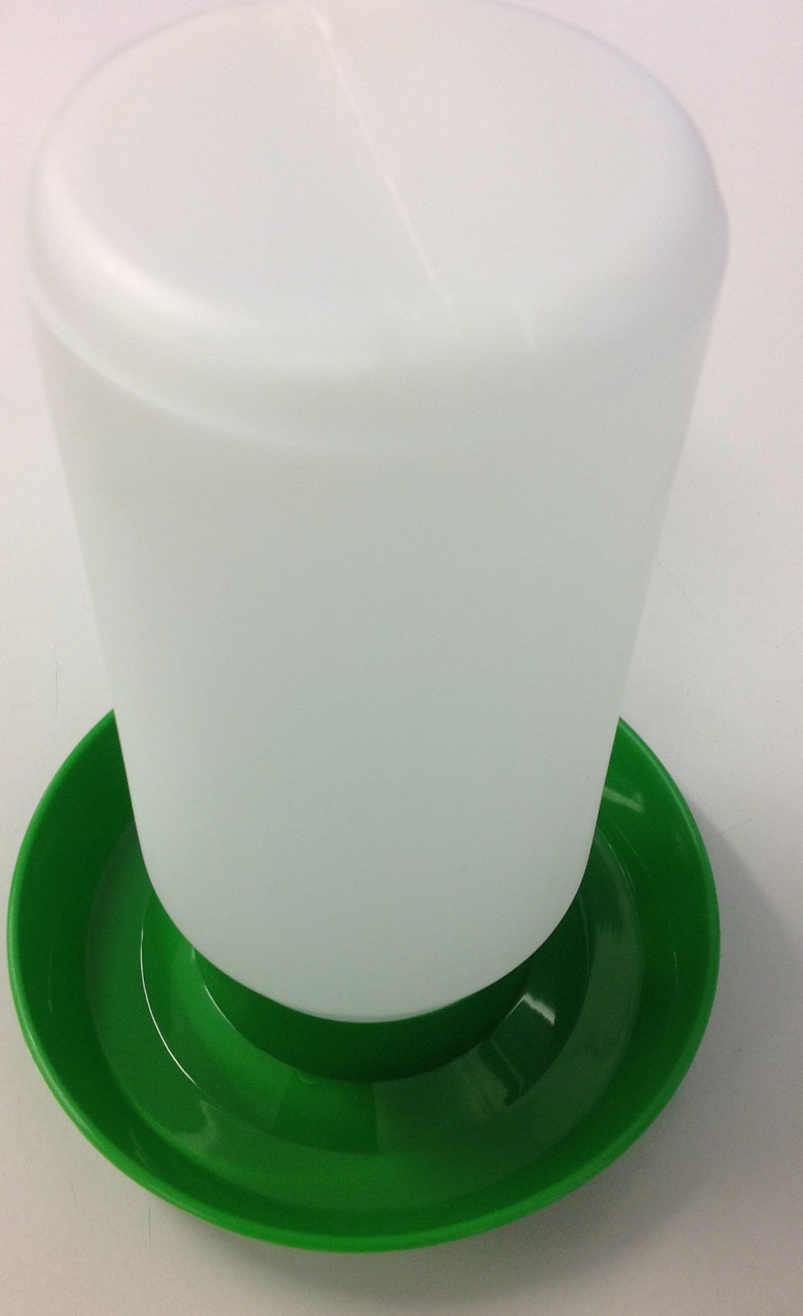 AVICO GREEN & WHITE 1LT WATERER POULTRY