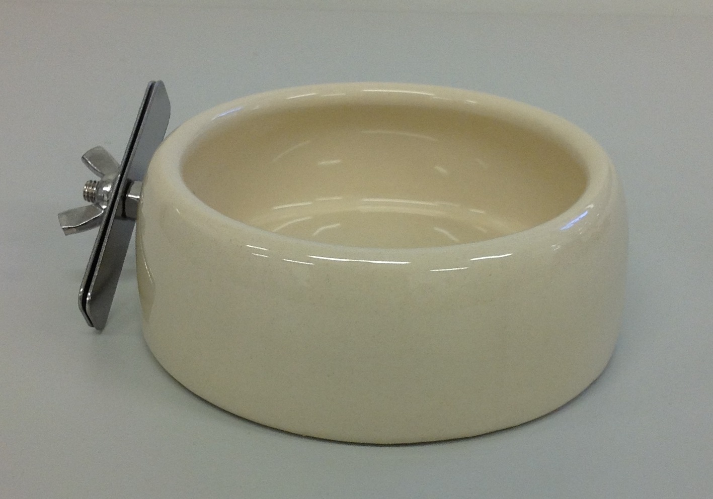 CERAMIC BOWL BEIGE ROUND COOP CUP W/SCREW & NUT CERAMIC BOWL BEIGE ROUND COOP CUP W/SCREW & NUT