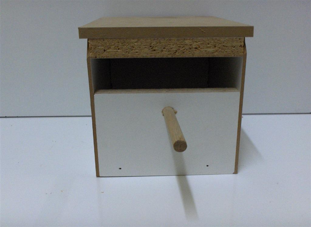 GOULDIAN FINCH WOODEN NEST BOX 17cmL x 14cmH x 14cmD - Click Image to Close