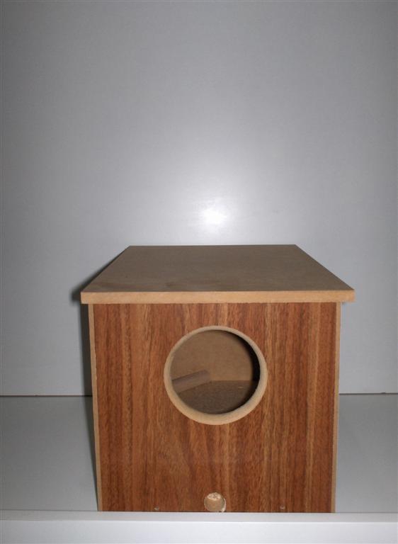 WOODEN S. PARROT BREEDING BOX, 19cmW x 18cmH x 28cmD WOODEN S. PARROT BREEDING BOX, 19cmW x 18cmH x 28cmD