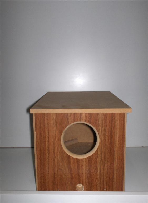 WOODEN S. PARROT BREEDING BOX, 19cmW x 18cmH x 28cmD - Click Image to Close