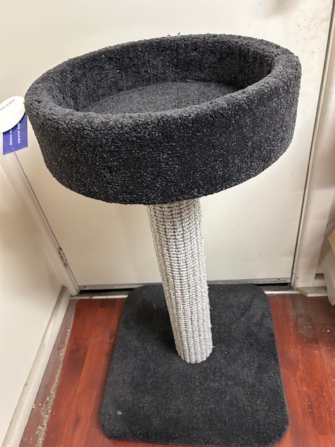 Deluxe Tall Cat Post w Basket (90cm) Deluxe Tall Cat Post w Basket (90cm)