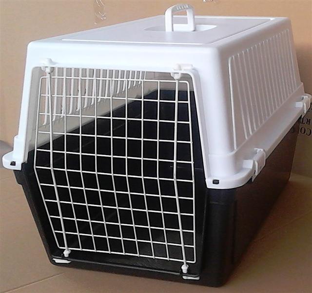 DOG / CAT CARRIER 60L x 42H x 39.5cmD DOG / CAT CARRIER 60L x 42H x 39.5cmD