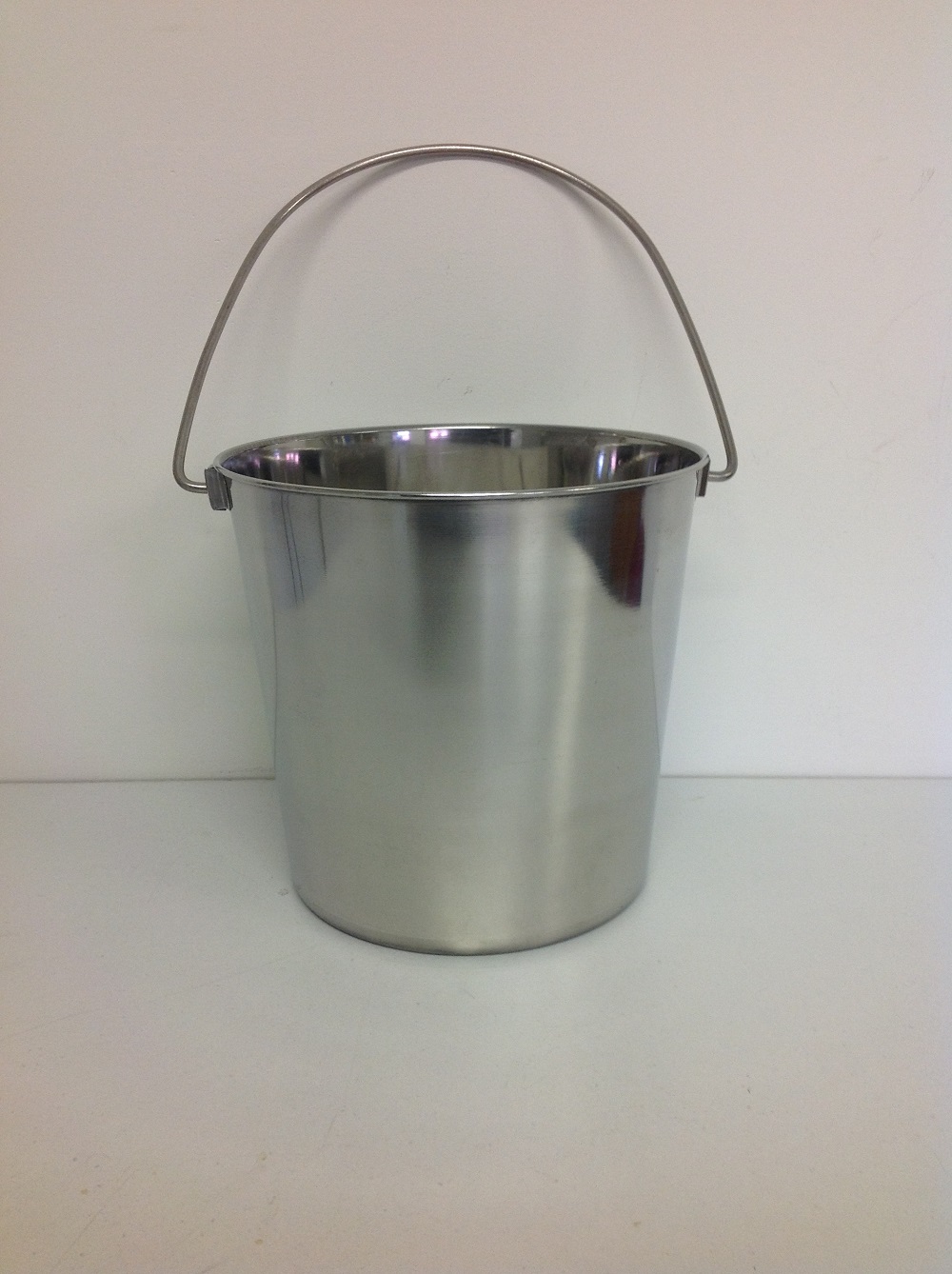 ROUND S/STEEL BUCKET 5.7LT ROUND S/STEEL BUCKET 5.7LT