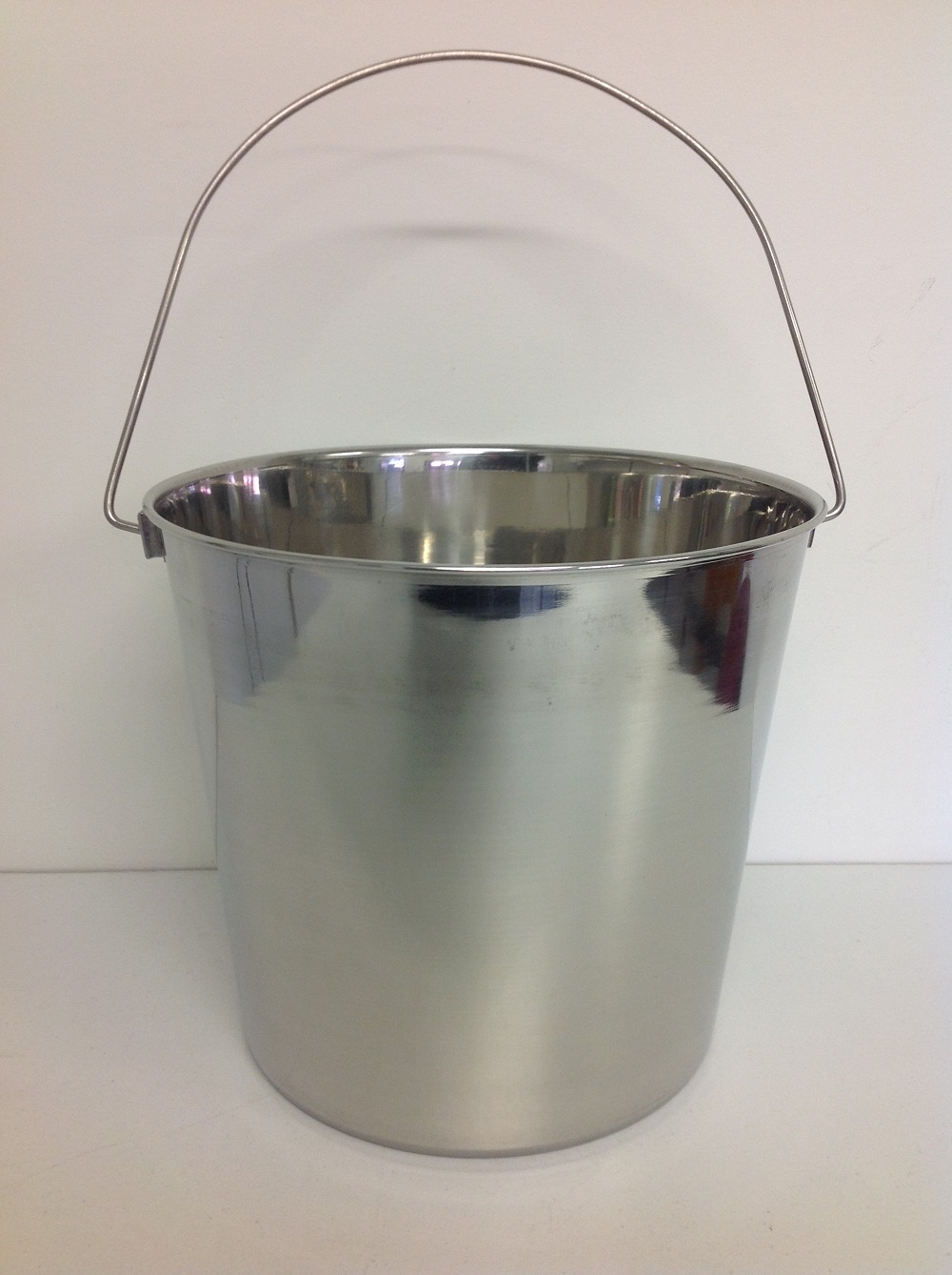 ROUND S/STEEL BUCKET 12.30LT ROUND S/STEEL BUCKET 12.30LT