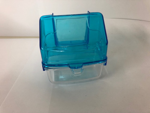 Bird clear feeder w pull out drawer Bird clear feeder w pull out drawer