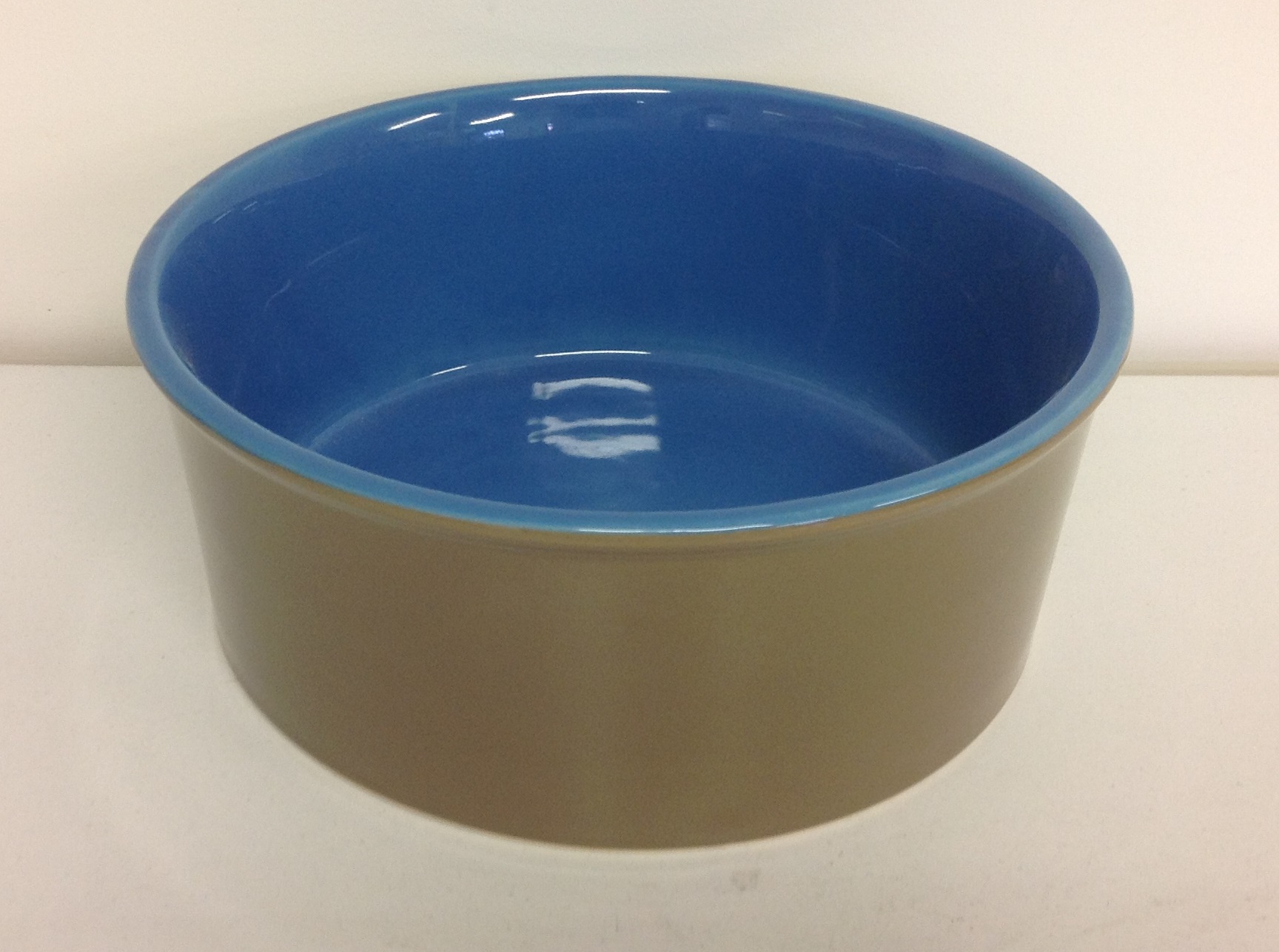 STONEWARE BOWL, 22.5cm (9") 8cmD STONEWARE BOWL, 22.5cm (9") 8cmD