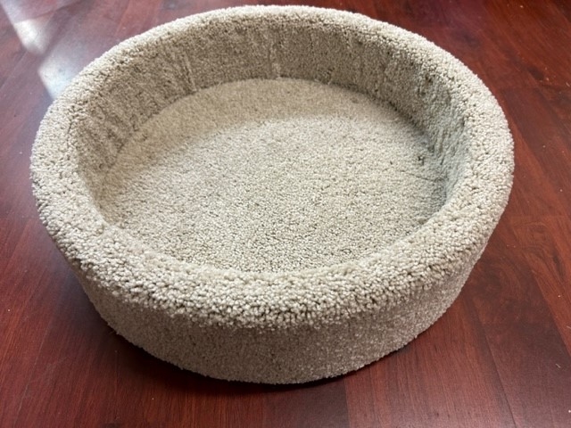 Carpet cat/ kitten day bed (Scratching) - Click Image to Close