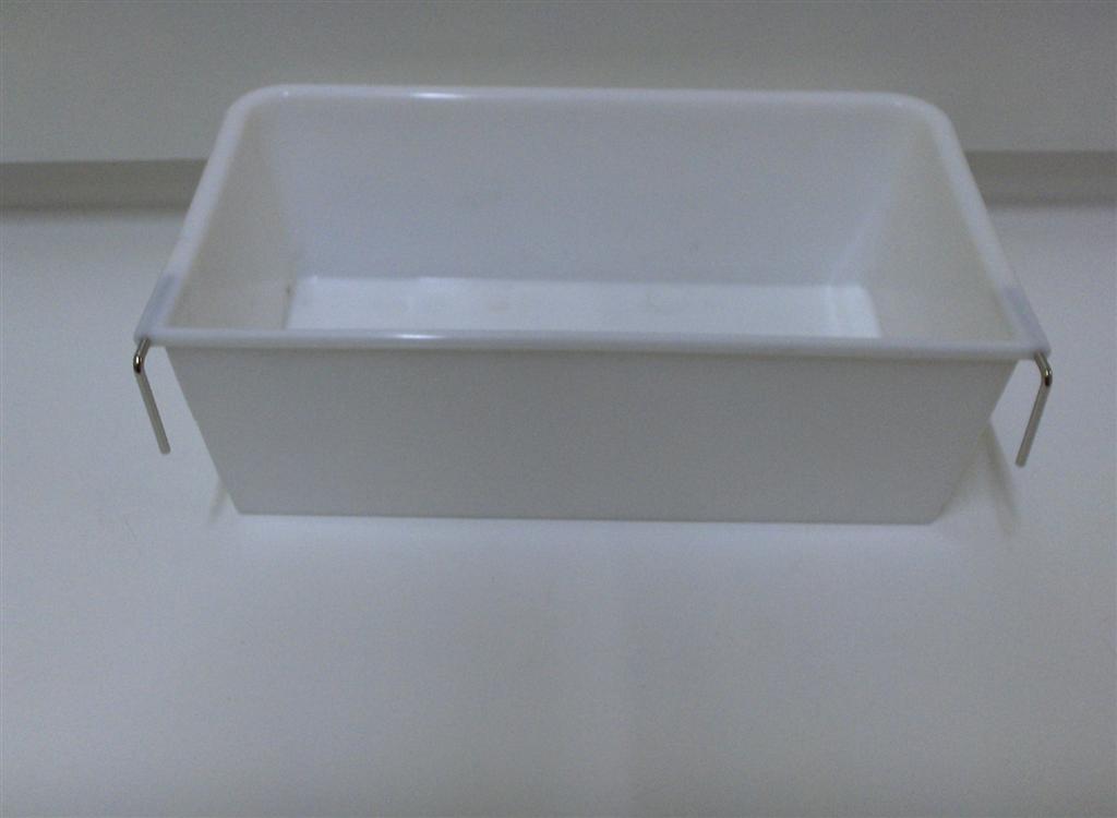 LARGE PLASTIC RECTANGLE CUP W/METAL HOOKS